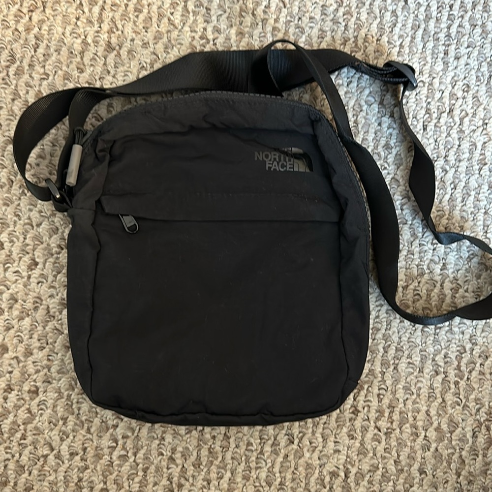 The North Face Women's Pink Never Stop Everyday Crossbody Bag Black